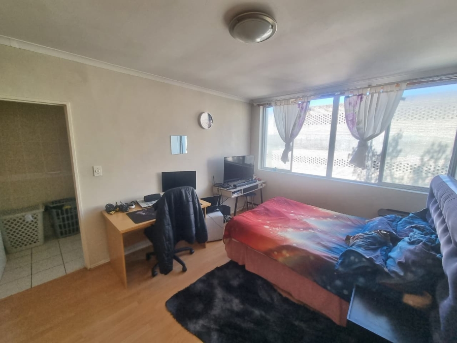 1 Bedroom Property for Sale in Wynberg Western Cape